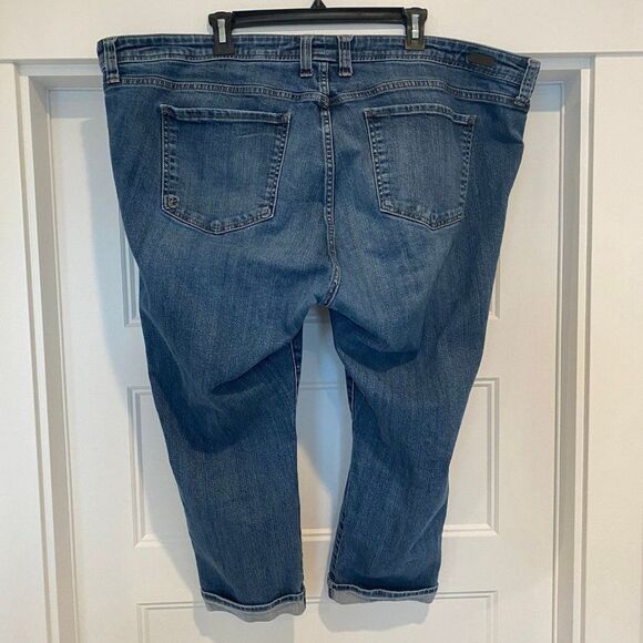 KUT From the Kloth High Rise Cotton Blue Wash Denim Capri Jeans, Size 22x24.5 - Picture 4 of 6
